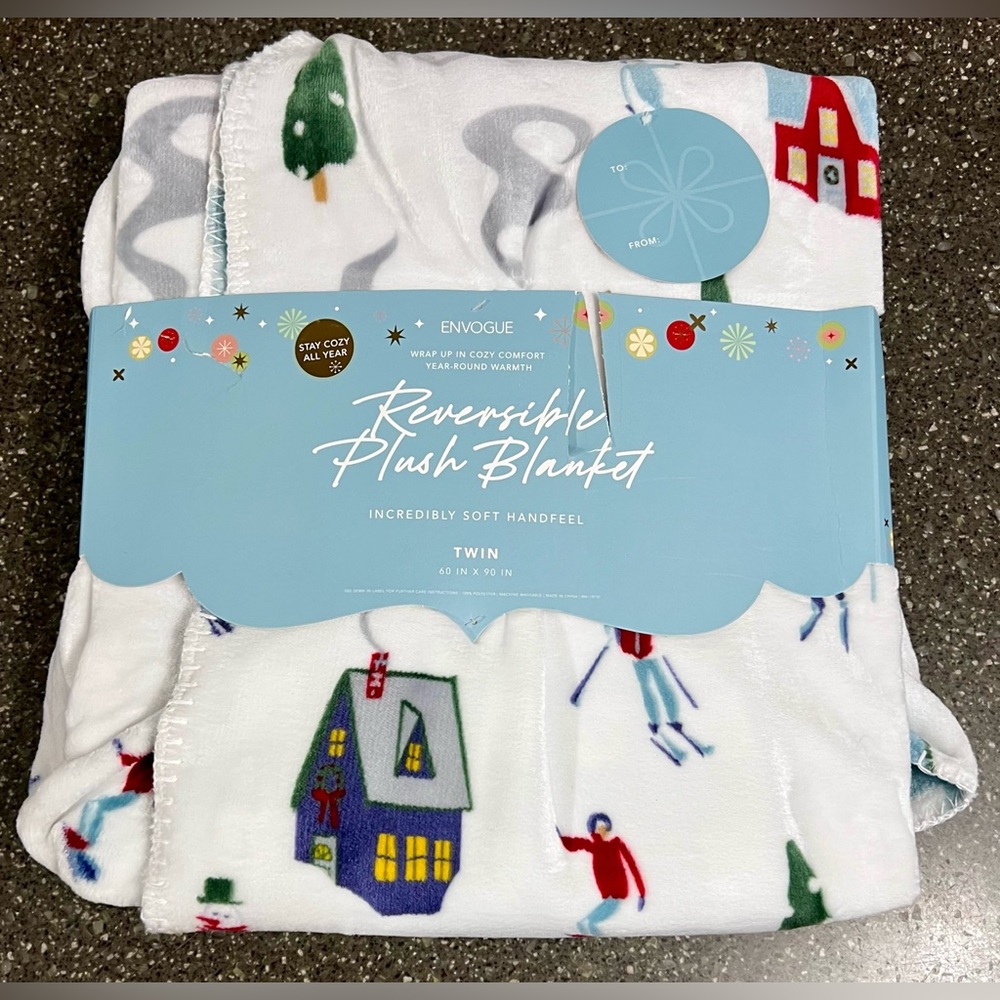 NWT Envogue Holiday Winter Christmas Reversible Plush Fleece Blanket Cozy Soft